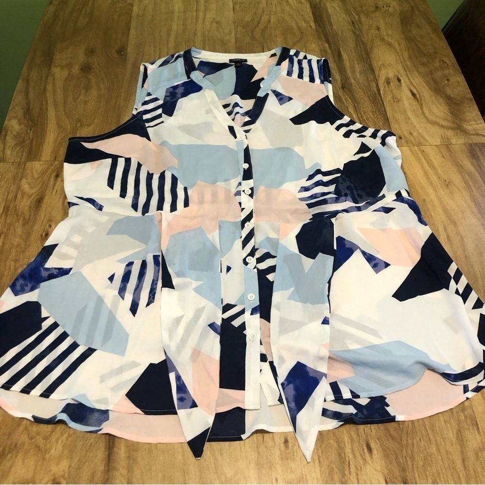 5/$25 Torrid Geometric Art Pattern Sleeveless Sheer White Button Up Shirt Size 2